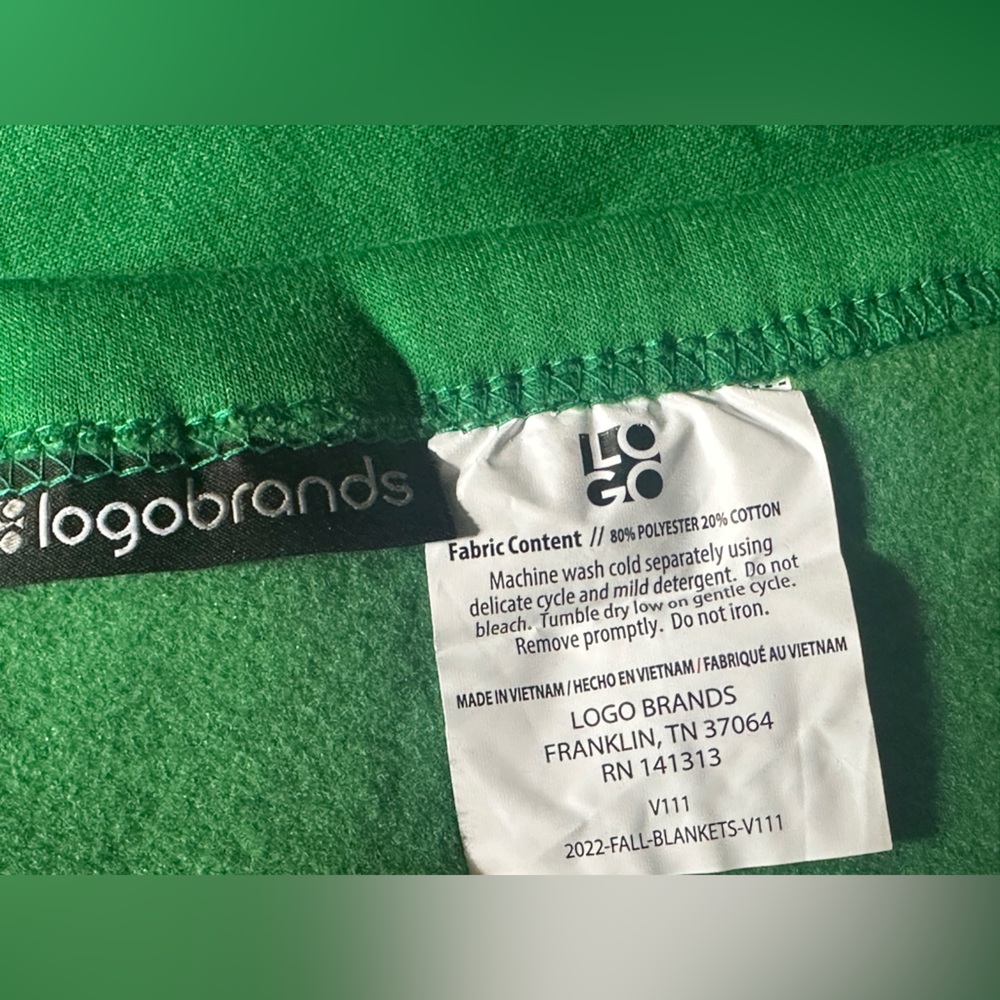 University of Oregon Green Fleece Blanket - Picture 4 of 4